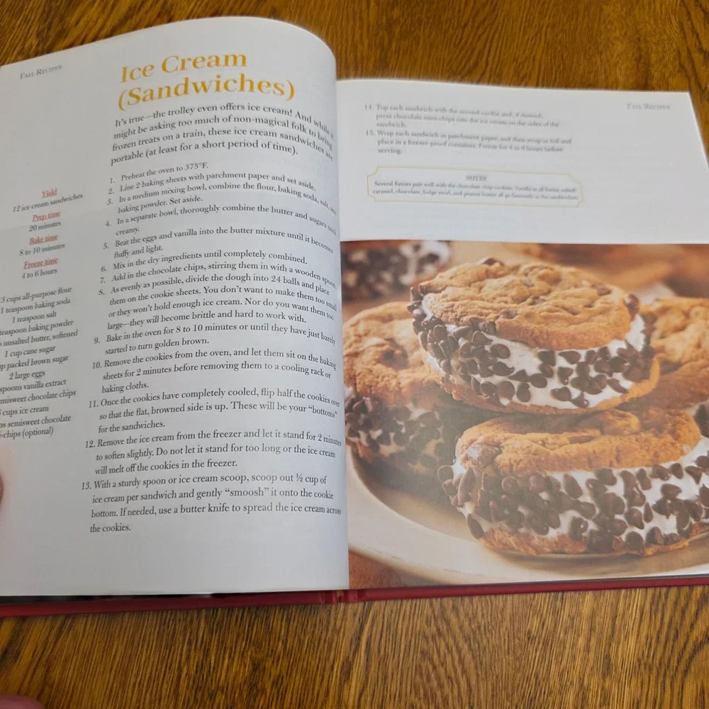 Unofficial Hogwarts for the Holidays Cookbook Rita Mock-Pike Hardcover Recipes
